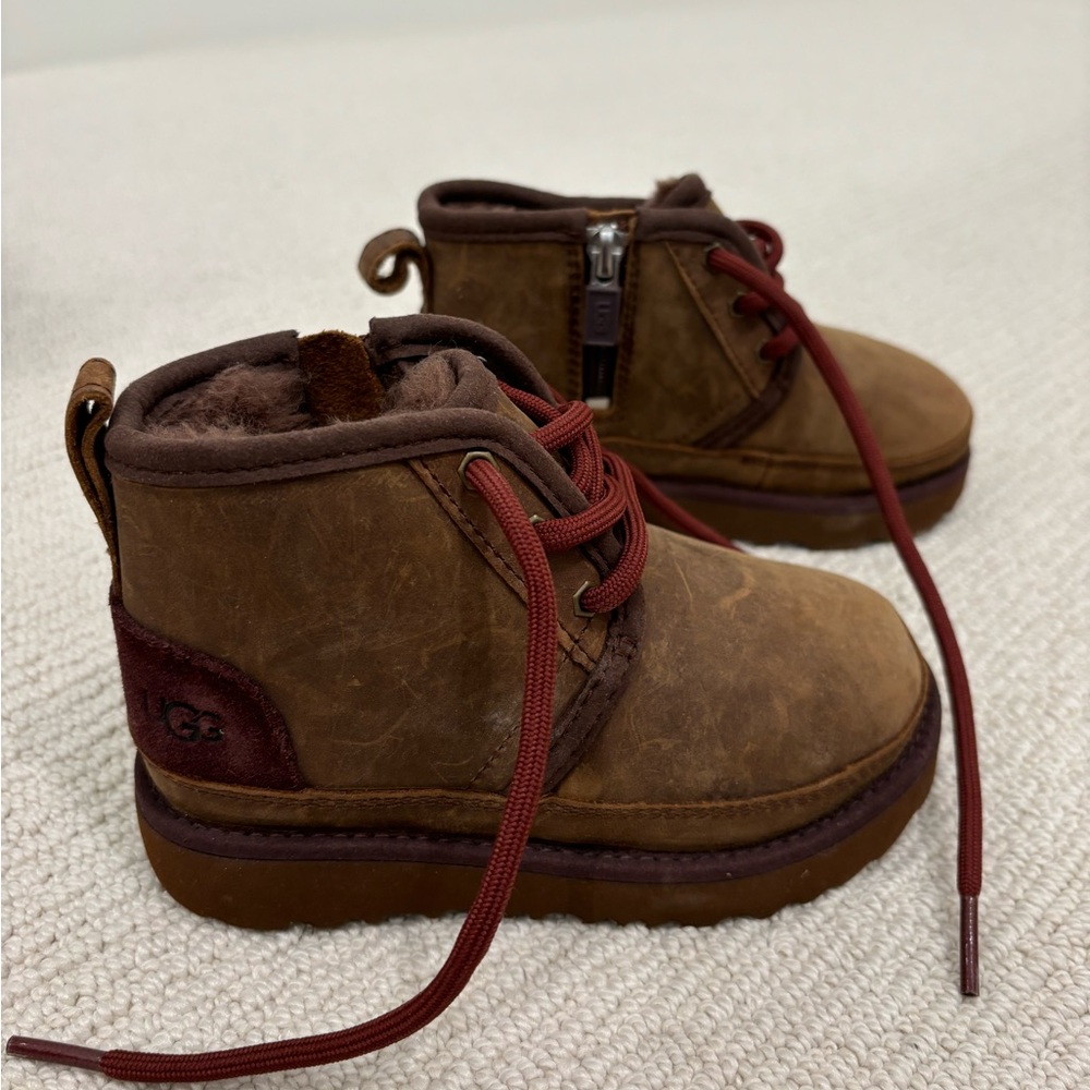NWOT UGG shearling lined boys boots